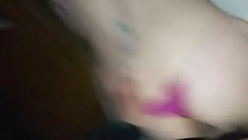 Reproducir Transexual de Bakersfield follada por una polla joven