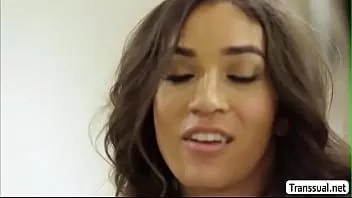 Oynat Ts tori hoşlanır veren züppe bir oral seks