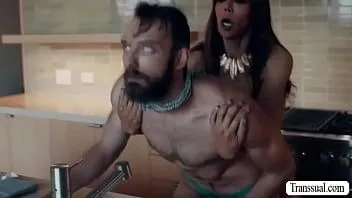 Redare Noul fiu vitreg, fără spate, de mama lui vitregă