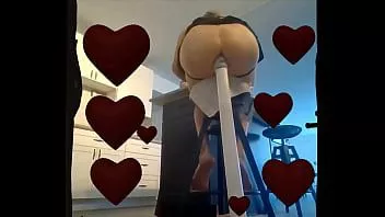 play Follando con mi dildo casero mientras desayuno parte ii