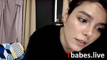 play Travesti perfeita mostra seu pau sexy e agrada a si mesma