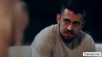 تشغيل ربيب analed ts زوجة على الأريكة