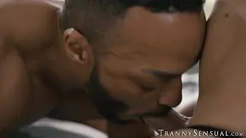 play Iki muhteşem tranny babes var sıcak ırklararası sikme