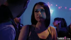 play 人妖科勒·凯 (Khloe Kay) 的小鸡鸡被骑自行车的男孩操了