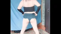 play Sissy Crossdresser Kitty dengan T-Shirt Pantat Besar Menjadi Basah dan Melakukan Masturbasi di Webcam