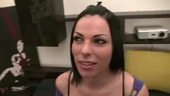 play Nettes französisches Shemale wird ungezogen: Masturbation, Schwanzlutschen und Analspiel mit Nicky Trans