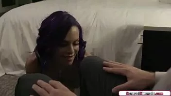 Abspielen Vollbusige tätowierte Tgirl ts foxy ohne Sattel